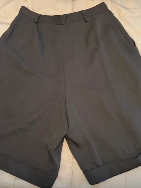 Dark Green Bill Blass Pleated Shorts - Picture 4 of 5